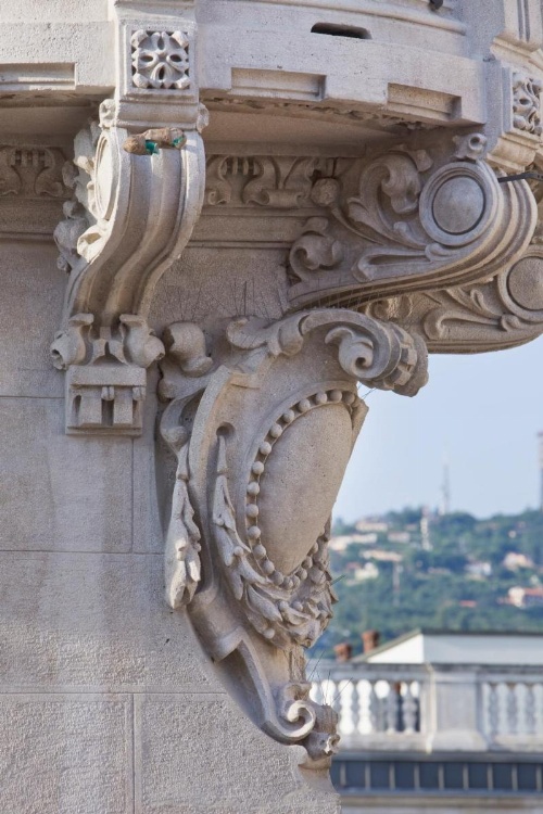 Palace Suite image 5