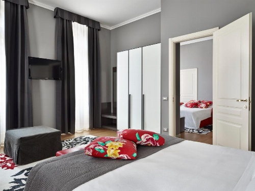 Palace Suite image 21