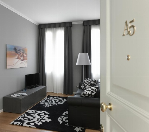 Palace Suite image 36